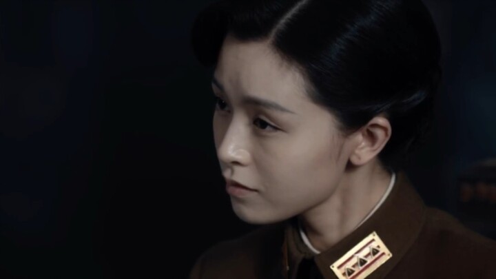 ลูกกระเดือกของพันเอกลีเซ็กซี่มาก!!!