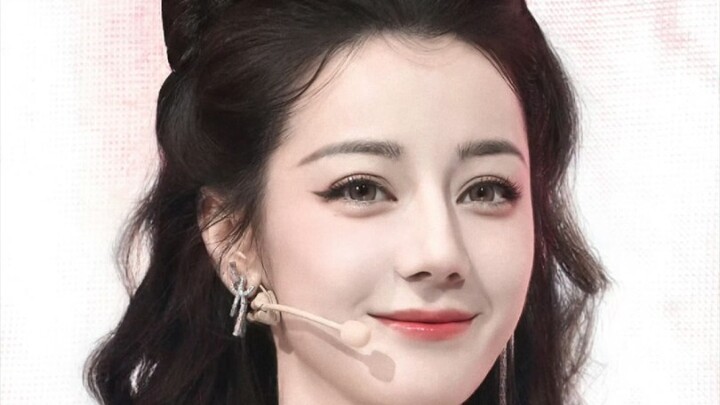 On the Devastating Charm of Sweet Girls with Bold Makeup