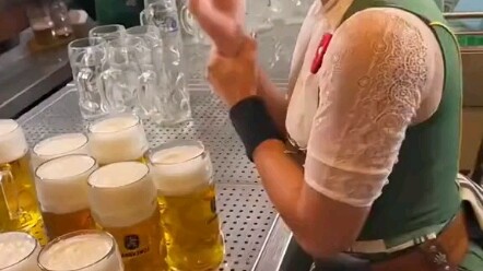 เทศกาลเบียร์มิวนิก ชาวแก๊งมาลุยกันด้วยสปินนิงทอร์นาโดสไตล์ตงเป่ย!