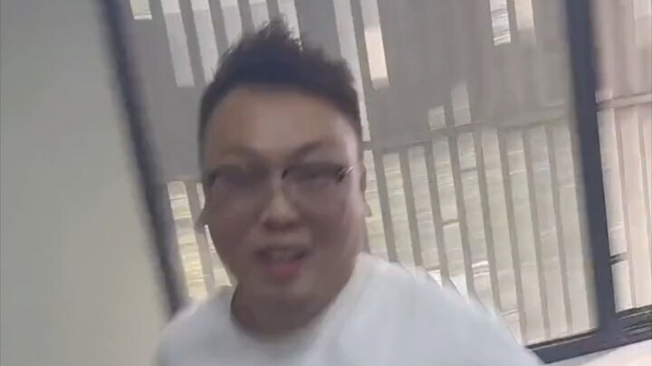 Ngay cả một kẻ biến thái như tôi cũng thấy biến thái