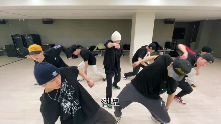 บาดา ลี และ มินซู ร่วมมือกับ We Dem Boyz เพื่อแสดง CRAVITY - My Turn