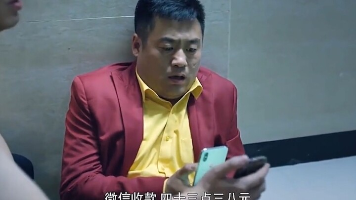 The robber demanded all the money, but after Song Xiaofeng made a transfer, the robber was so furiou