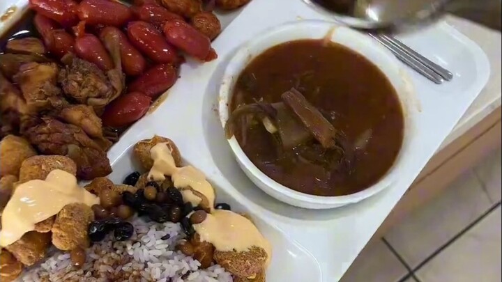 The most extravagant Korean cafeteria on the entire internet