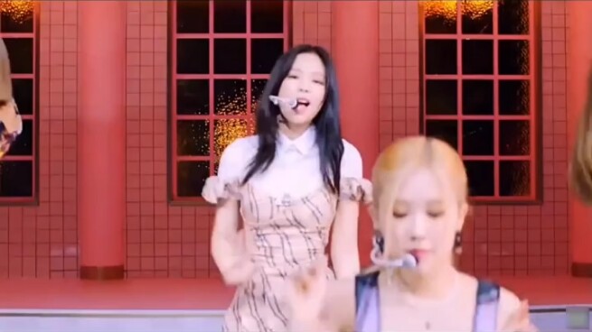 As everyone knows, Jennie has two voices—her off-stage voice is something I truly adore. “BLACKPINK”