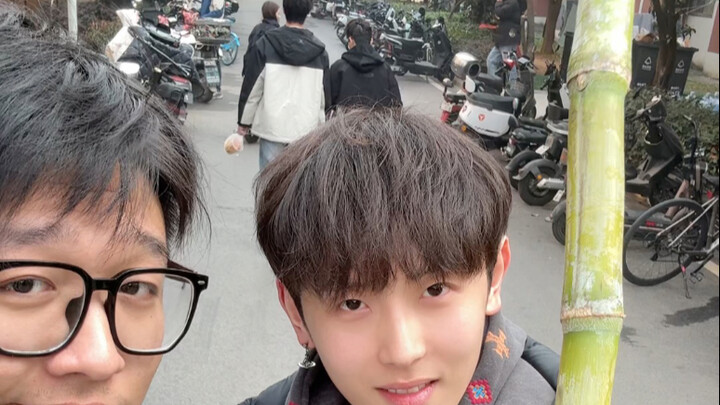 عندما يحتاج زميلي في الغرفة إلى مساعدتي