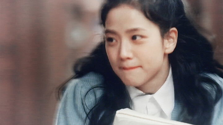 يا للهول؟ من قال إنها جميلة خشبية؟ هي حيوية ورقيقة مثل أرنب أبيض صغير تمامًا! [كيم جي سو]