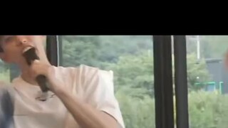 ปฏิกิริยาที่แตกต่างกันของจอนวอนอูเมื่อถูกเพื่อนร่วมทีมจูบมีดังนี้: