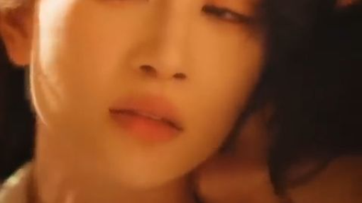 Saya pesan model pria di bar, CEO hilang kendali dan membawa saya pulang