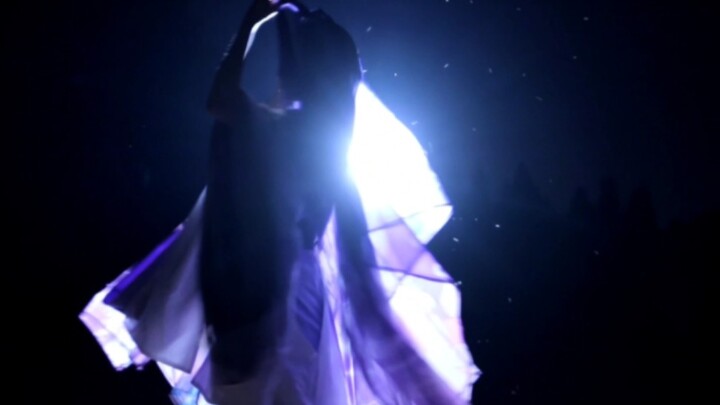 เมื่อเขาเริ่มเต้น เขาพลิ้วไหวเบาบางราวกับขนนกที่ปลิวตามลม ใครจะคิดได้ว่าบุคคลผู้นี้...