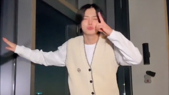 【Choi Yeon-jun】Koreografi orisinal TikTok Happy Fools 230228 TikTok