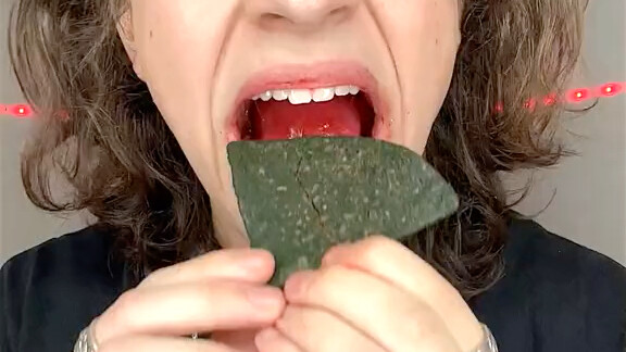 Thử thách năm món snack siêu cay!