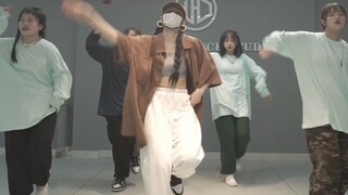 ออกแบบท่าเต้นต้นฉบับโดย Butterfly