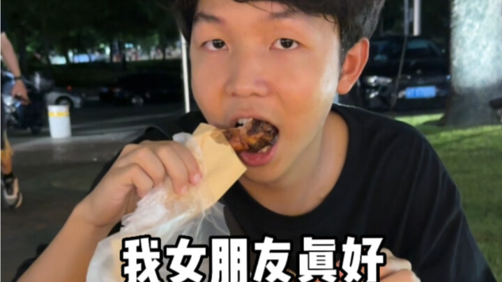 Dia ternyata punya pacar secantik ini, bahkan nggak berani dibayangin!