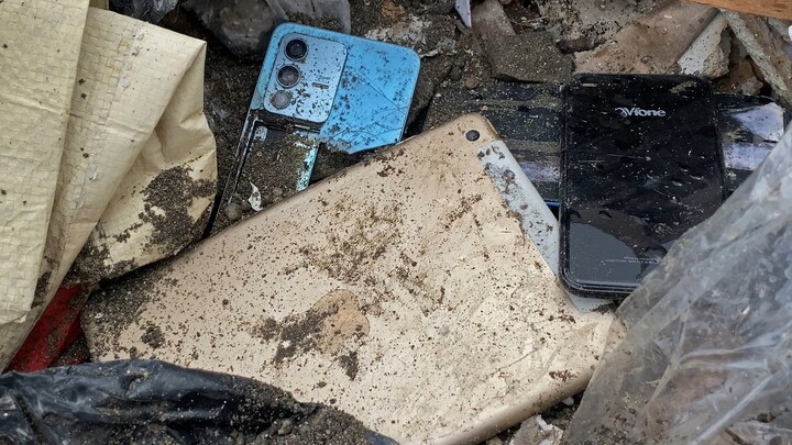 Found Broken Phones in Garbage Dumps! - How to Restore iPad Mini 3