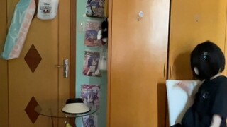 [رقصة السكرتيرة] لقد رقصت عشرات المرات وأنا على وشك الإغماء من الإرهاق.