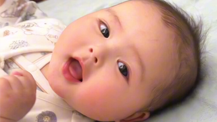 Chú gấu con 4 tháng tuổi học gọi mẹ