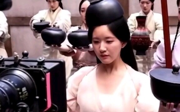 [Star Han Canlan] Behind the Scenes of Zhao Lusi with a Jar on Her Head