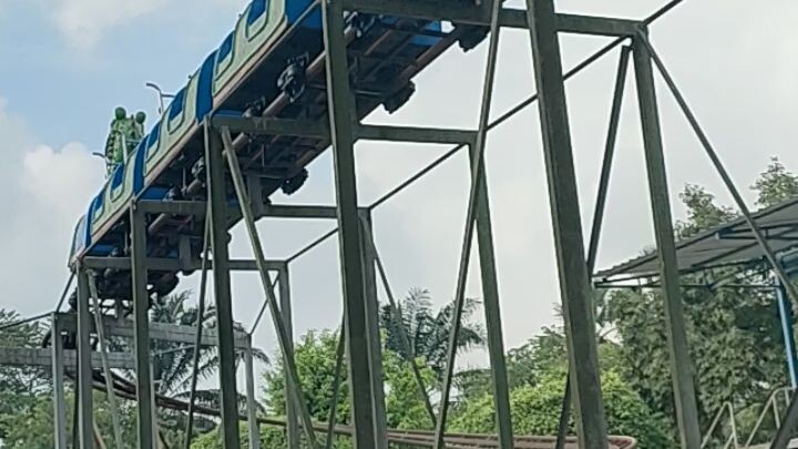 Roller coaster train 🚂🚃