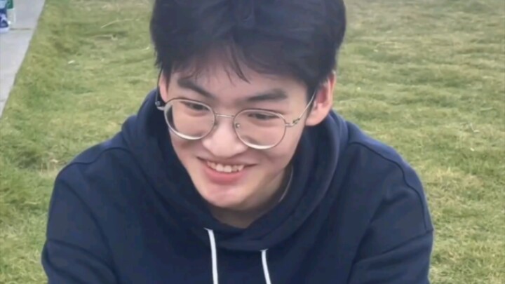 Campus Random Interview: Cute Guy Says He Likes Sports Majors
