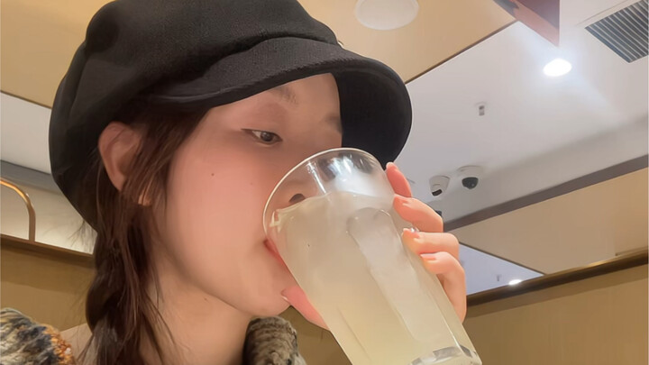 Makan dan Minum Sendirian di Haidilao