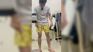 Chả nhẽ mặc quần đùi này à?