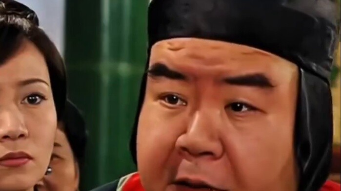 The butcher took advantage of the lack of customers and cut off all the heart meat.