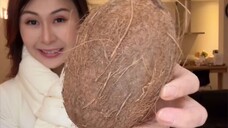 Kelapa bukan sih ini … sampai sudah minyak gitu ….