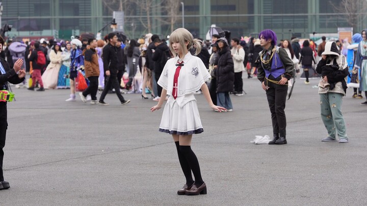 โชว์เต้นคอสเพลย์ในงานมังงะแฟร์: วันแสนสดใส Love Live! START:DASH!