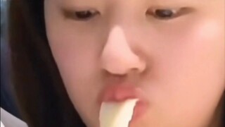 How Zhao Lusi manages to be silly and cute at the same time