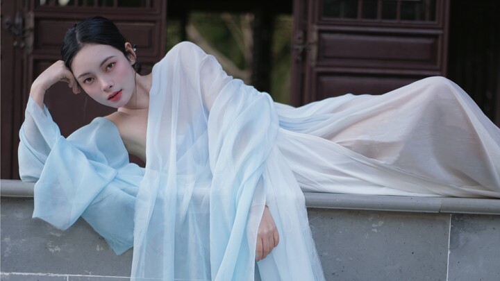 Menemukan warna Tiongkok yang indah, “Biru Bulan”, di pasar sayur—bagaimana kalau dibuat menjadi pak