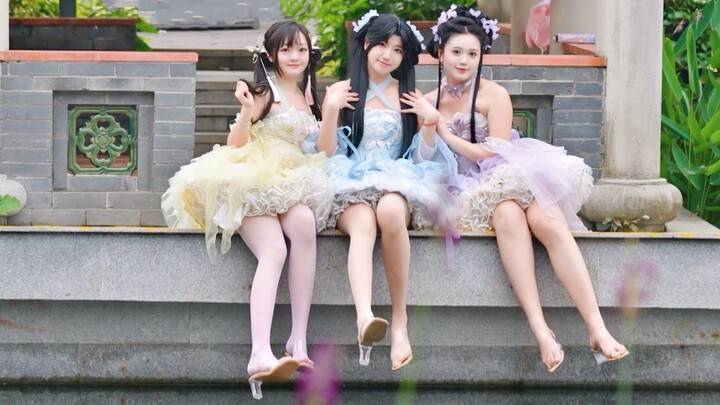 Falling Blossoms: The Three-Colored Fairies Are Dancing!