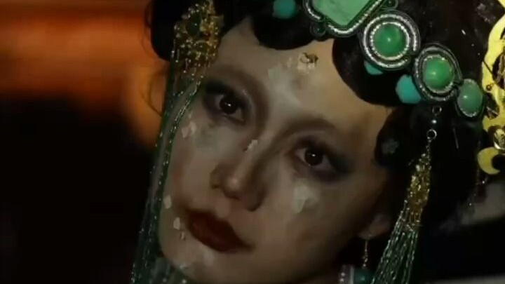 “This Third Madam is as beautiful as a flower and the moon! How could she have been married off to t