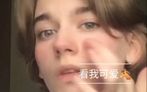 Quả nhiên, những người đẹp trai thì có xu hướng lưỡng tính.