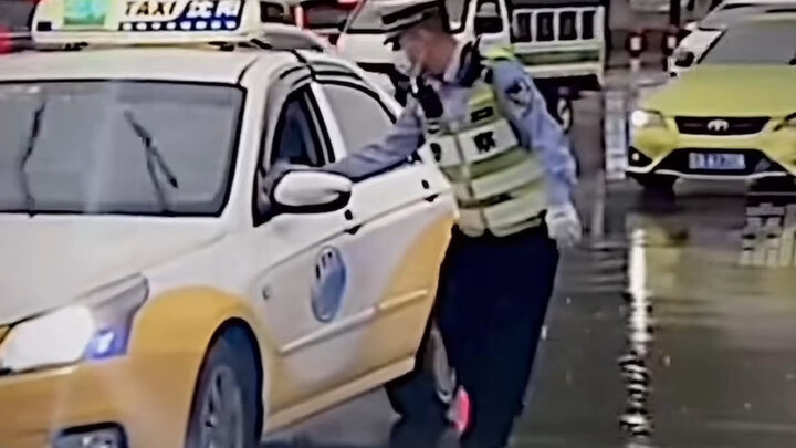 Bạn vì mọi người, mọi người vì bạn.