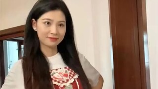 Ketika kamu punya sahabat yang terlihat seperti ibu muda yang seksi, tidak peduli bagaimana dia berp