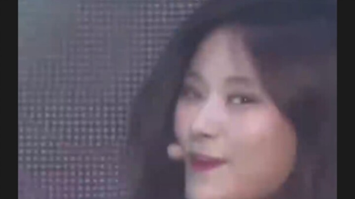 Lin Nayeon: Look at me