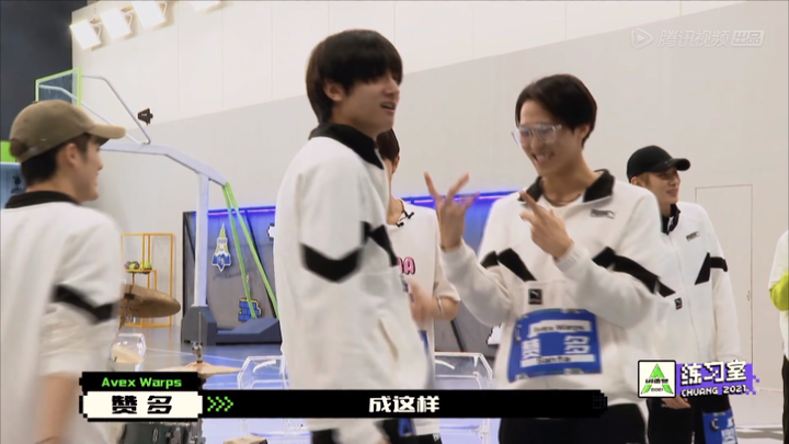 Yu Yang, you're here to do mechanical dance, aren't you? The 405 dance captain position is yours for