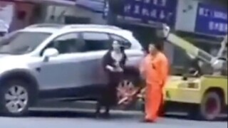 喂，110吗，我的拖车被人拖走了