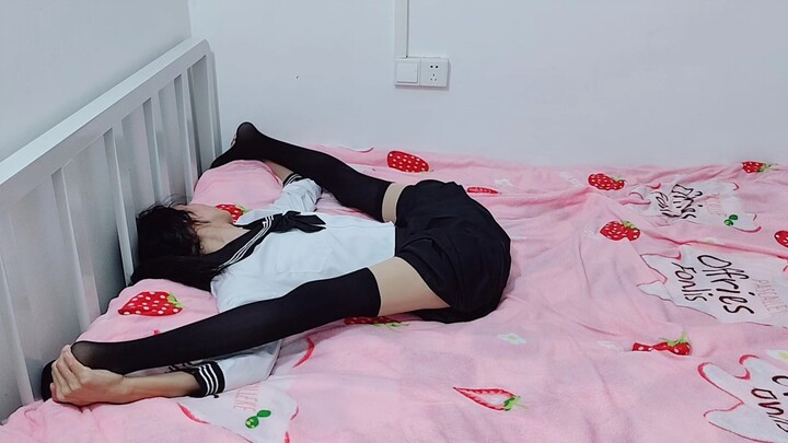 Berikan sedikit waktu agar kamu bisa membedakan sisi depan dan belakang, ya!