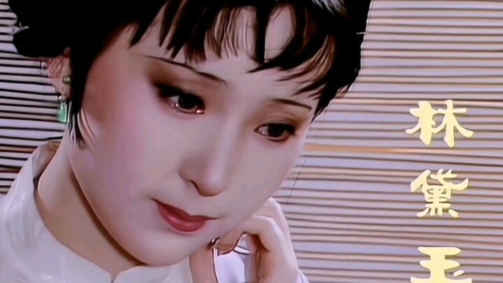 Meski ia tak secantik kebanyakan aktris, namun pesona dingin dan anggunnya yang begitu istimewa bena