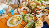 ตำถาด ไส้กรอกอีสาน  ต้มหอยนา กับข้าวได้เยอะมาก Eat big Lunch at Nongkhai