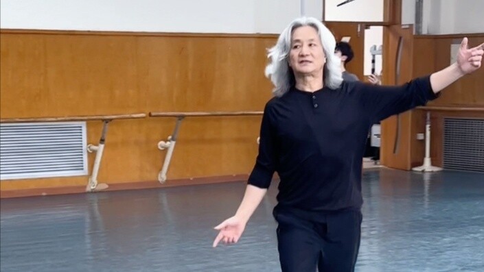 Pengalaman mendalam di kelas guru berusia 67 tahun dari Akademi Tari Beijing