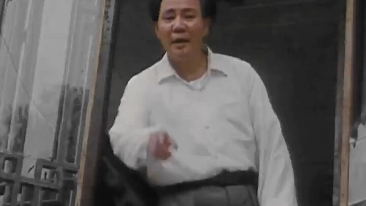 “Bạn đặt nhân dân lên hàng đầu, nhân dân nâng bạn lên cao” – Tôn kính các vĩ nhân