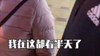 今晚上这座城市又多了一个伤心的人