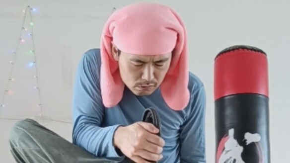 Hôm nay tôi vào trong nhà để nhảy, và khi ra ngoài tôi dường như muốn nhảy khỏi tòa nhà