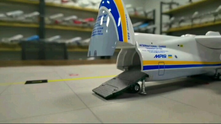 The An-225 aircraft is here, a 1/200 super-large model, the nose door can be opened and closed, 44 c