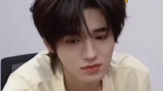 กลุ่มแฟนสาวเผชิญหน้าเปิดกว้าง 🥺