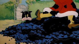 Tom and Jerry, it's so hard to have such a troublesome little mouse Tom