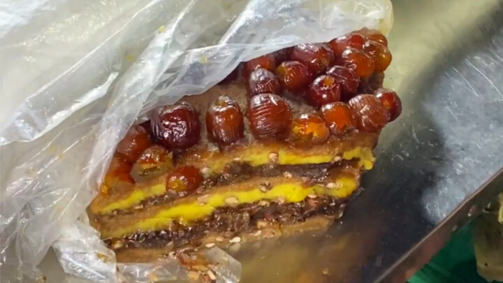Tak sengaja bertemu mochi yang baru dipotong di tepi jalan! Hanya enam rial sembilan puluh, potongan