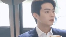 Xu Kai acted coquettishly in front of Yang Zi and said repetitive words. Niu Junfeng next to him cou